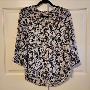 Dalia v-neck half sleeved black/white/pink floral design blouse